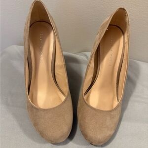 Kelly & Katie ‘Larrissa’ Tan Heels